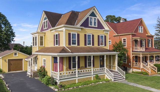 Spacious Victorian in the heart of Catskill Village - Close to All in Catskill