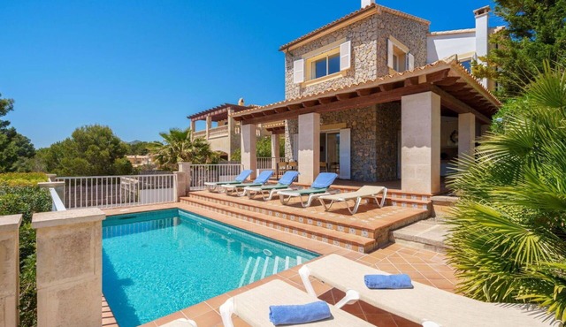 Stunning private villa for 8 guests with private pool, A/C, WIFI, TV, terrace and pets allowed in Capdepera