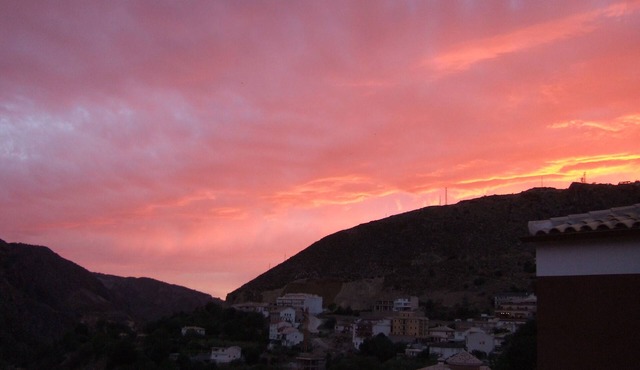 Stunning uninterrupted lake views -Ideal for Granada/Ski. Free wifi and parking in Guejar Sierra