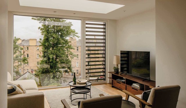 Stylish Apartment in Claremont Residences in Edinburgh