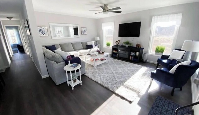 Stylish Cozy Home with Gorgeous Views! in Saugerties