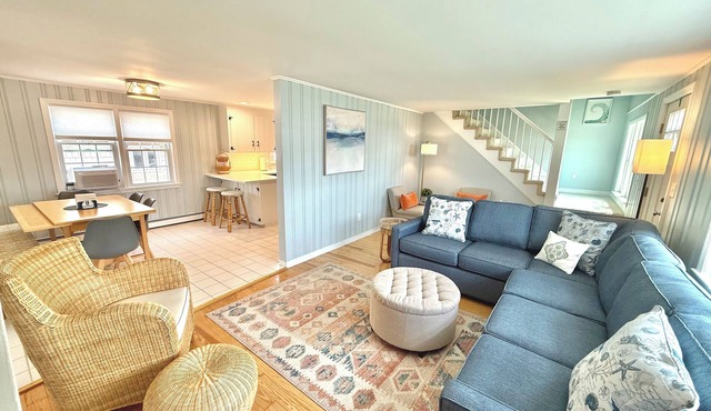 Sunshine House steps from Beach! in Seabrook