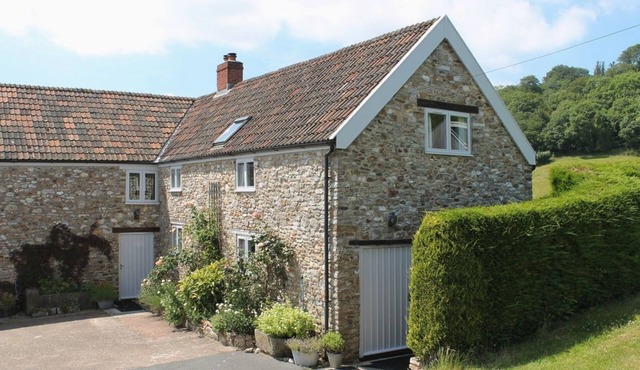 SWALLOWS COTTAGE, pet friendly, luxury holiday cottage in Honiton in Luppitt