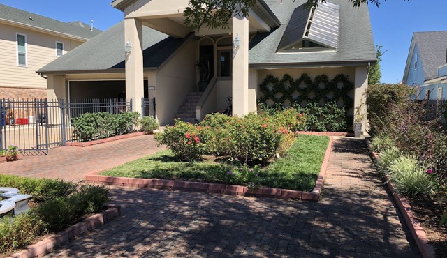 The Bay House Kemah - Houston area Bayfront Home w/Elevator & Bay Views in Kemah