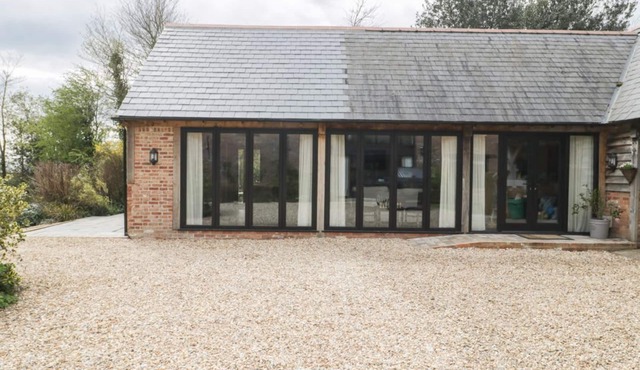 The Courtyard - Hilltop Barn, Wareham in Blandford Forum