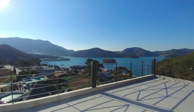 The sunset is a beautiful house. Quiet and independent. in Tongyeong