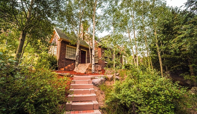 The Williamsburg Cottage at Valley Glen.your romantic mountain getaway in Divide