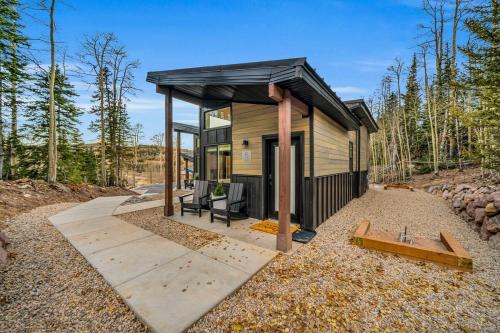 Tiny Cabin Getaway, Unplug #6 in Brian Head