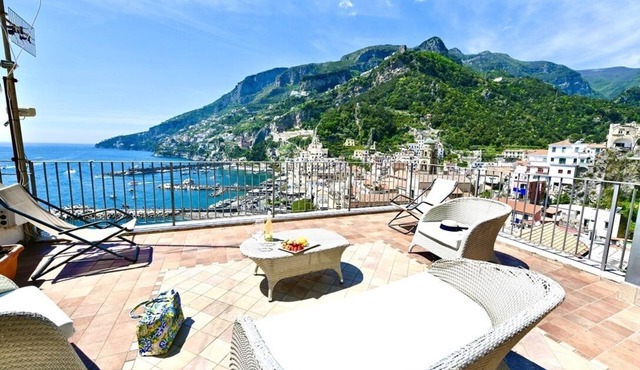 Topfloor flat with Terrace & spectacular View in Amalfi