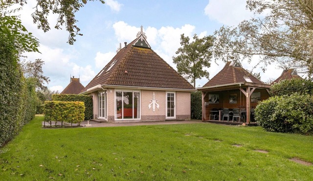 Tranquil wellness bungalow with garden in Eernewoud