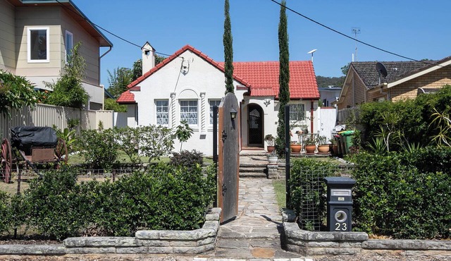 Umina Beach house · 3 min walk to sand in Umina Beach