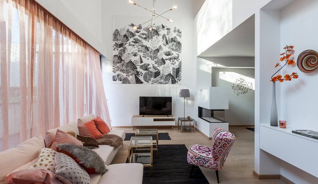 Unit 4 - Spacious Smart Home Triplex Private Garden & Parking in Brussels