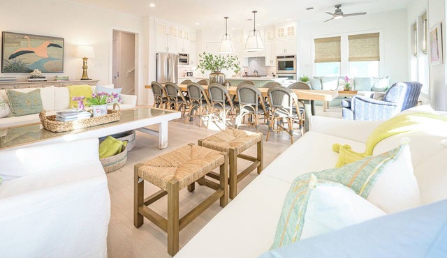 Upscale Beach House, Elevator, Beachside Village, Sleeps 14 in Galveston