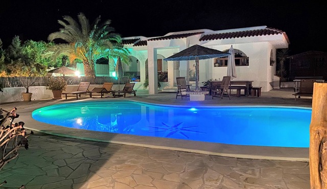 Villa 1ºQuality in Natural Park, Biliard, Table-Tennis, Jacuzzi, Beaches, Sunset in Sant Josep de Sa Talaja