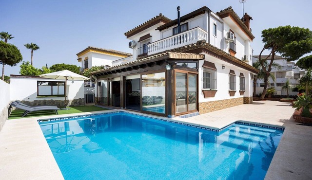 Villa 'Aytana' with Private Pool, Wi-Fi and Air Conditioning in Costa Sancti Petri