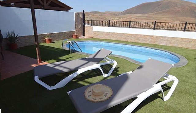 Villa Blue with Private Pool, BBQ, Wifi - suitable for Families by Holidays Home in Corralejo
