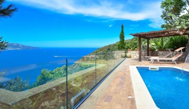 Villa Elvira with sea views and pool in Termini