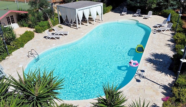 Villa Frande- Con Ampia Piscina E Campo Da Gioco Privato in Alessano