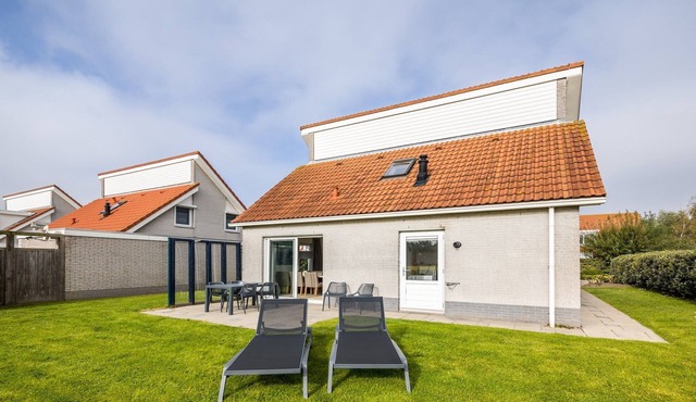 Villa in Zeeland near the Beach in Scharendijke