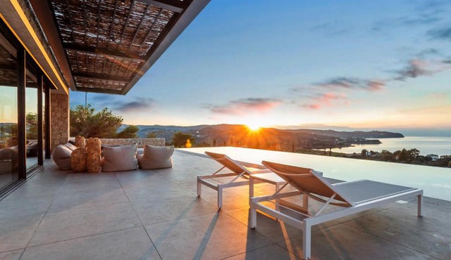 Villa Mamasana - New Magnificent Villa with Infinity Pool & Tennis! in Kilada