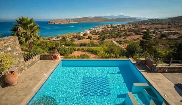 Villa Mirabello 3 bedroom villa - 200m from the beach in Elounda