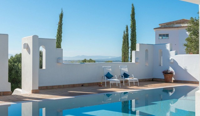 Villa 'Muscari' with private pool, Wi-Fi and air conditioning in Benalup-Casas Viejas