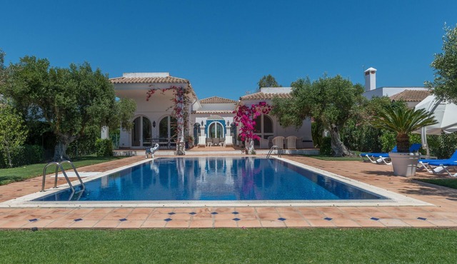 "Villa Orquidea" with pool, Wi-Fi, garden and terrace in Benalup casas viejas
