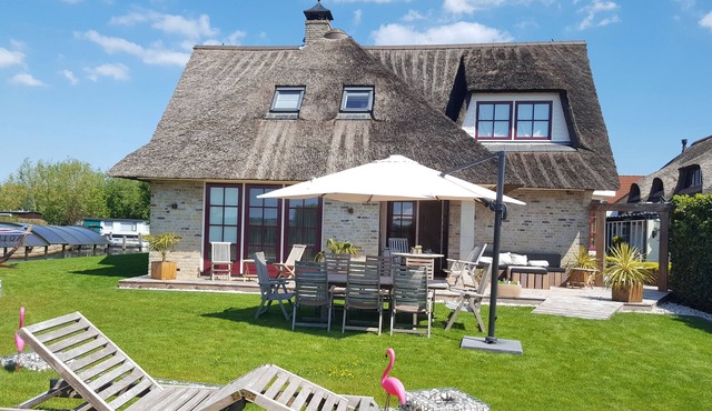 Villa Pura Vida: Enjoy life! in Oud Ade
