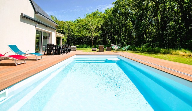 Villa with private pool, spa, beach and shops within walking distance in La Turballe