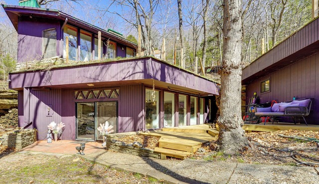 Walk to Beaver Lake! 'The Cavehouse' w/4 Decks in Garfield