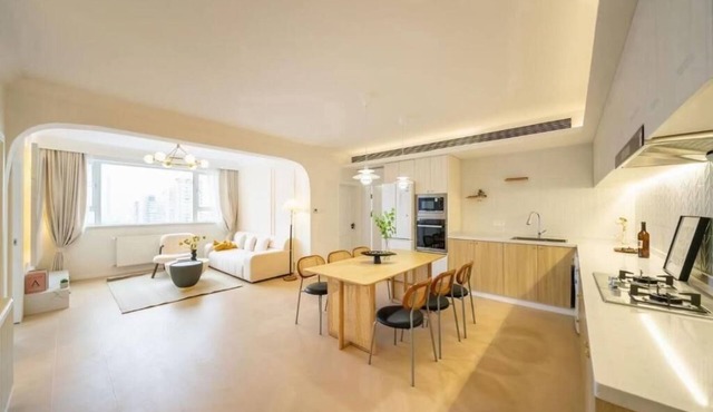 Warm 4Bedroom Apartment with Huangpu River View in Huangpu District