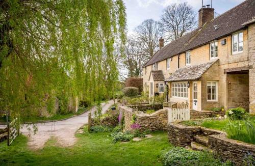 Willow Cottage in Hampnett