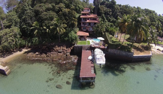 Wonderful house by the water in Angra dos Reis. in Angra dos Reis