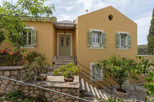 Yellow House Ithaca in Vathi