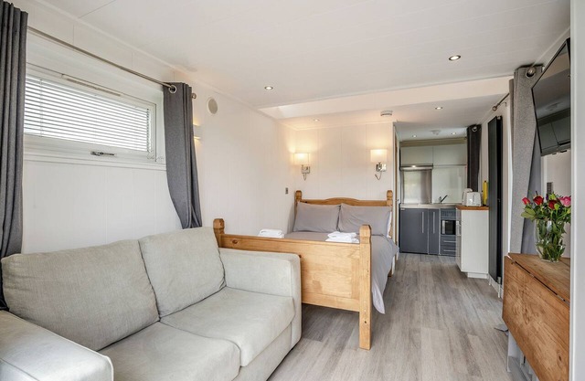 Accommodation Bus 
