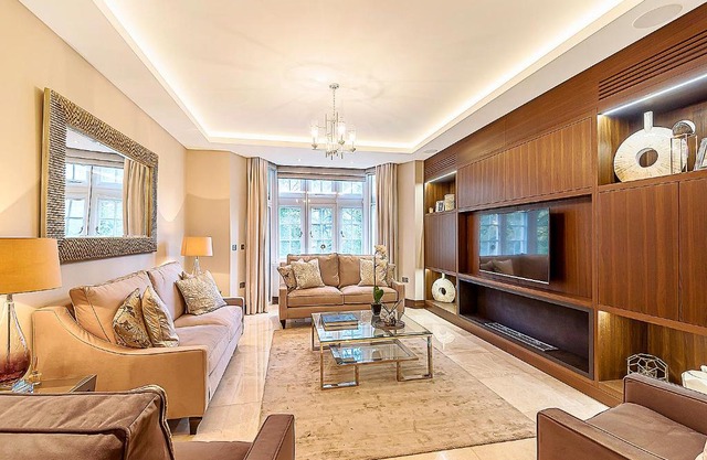 LOWNDES SQUARE in London