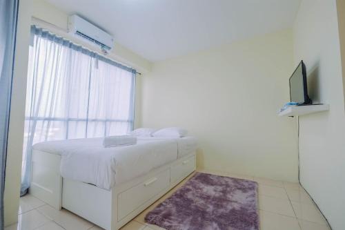 Tifolia Studio Apartment with Double Bed near LRT Station By Travelio in Jakarta