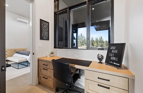 Truckee Villa | Fairway Vistas - Luxury Gray's Crossing Retreat with Private Hot Tub, Gym & Media Room