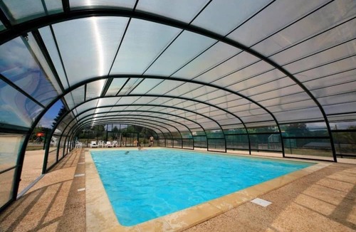 Beynat Ski Chalet | ZEcamping 3 étoiles piscine couverte cottage TV LV 35m2