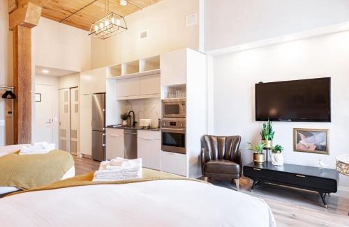 Stratford House | The Wallace Suite - Stratford