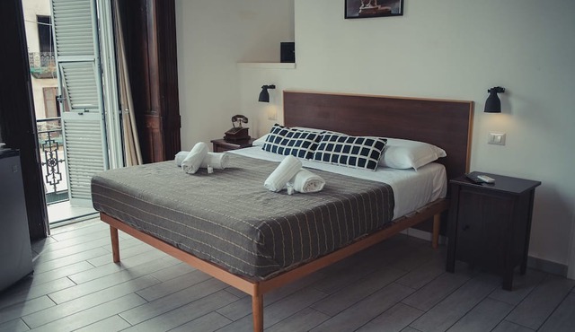 Sweet Sleep in Naples