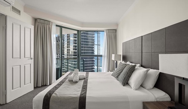 1BR Ocean View Apartment - Sun City 2303 in Surfers Paradise