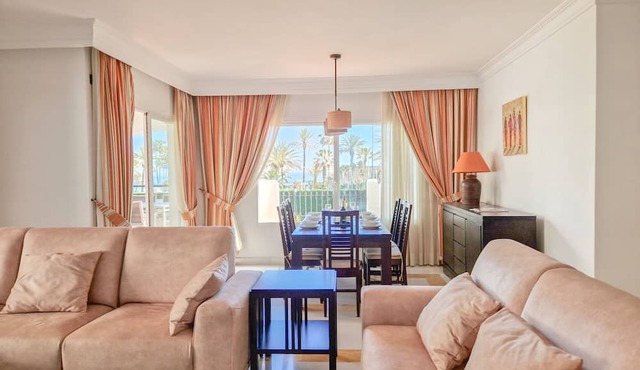 Beach front 3 bedroom apartment in San Pedro in San Pedro de Alcántara