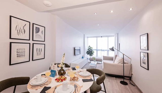 Sweett | Fira 401 - Two Bedroom Apartment, Sleeps 5 in Barcelona