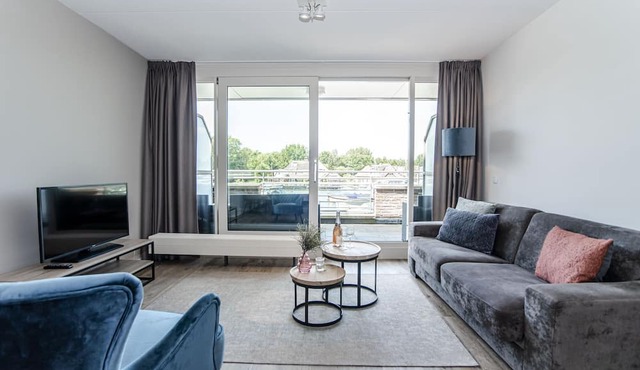 Spacious and luxurious first flloor apartment with balcony- Kaag (12) in Warmond