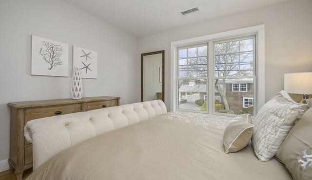 Dolce Vita: Luxury Condo with Rooftop Terrace in Harwich Port