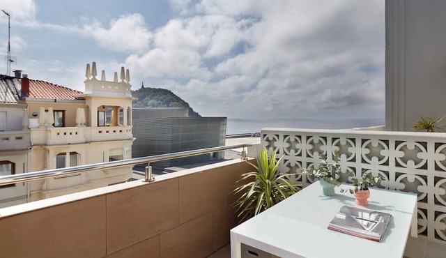 Beach House 2 by FeelFree Rentals in San Sebastián