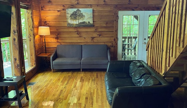 Luxurious Cabin Across From The Red River Gorge, In The Natural Bridge Area in Slade