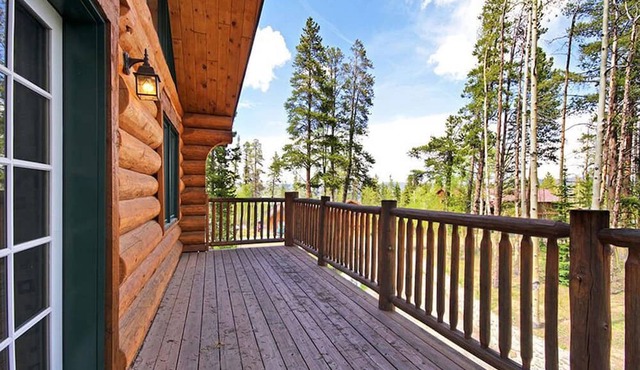 Hot Tub, Foosball, 2 Mi to Ski, Garage, Ski Specials, Fireplaces, EV Charger in Breckenridge