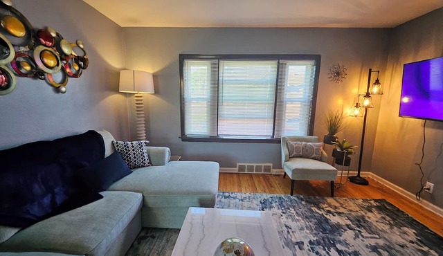 Cozy 1-bedroom apartment in lovely St. Louis with WiFi, AC in St. Louis